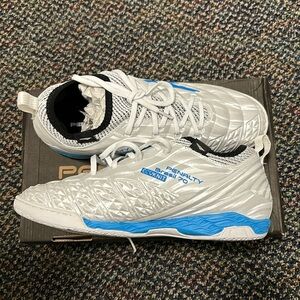 Unisex futsol/pickleball/hardtop athletic shoe